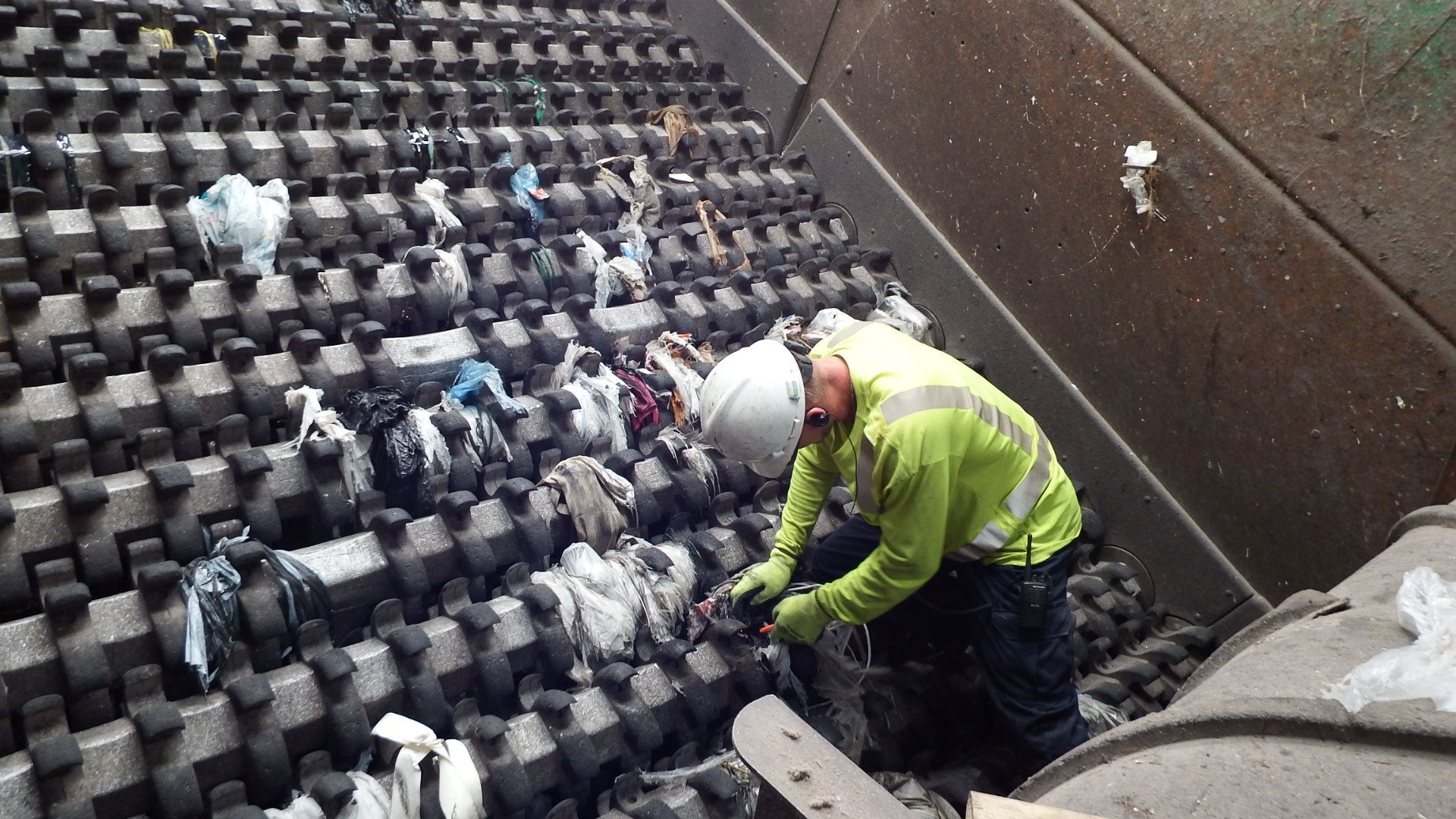 Cutting bags from screens
